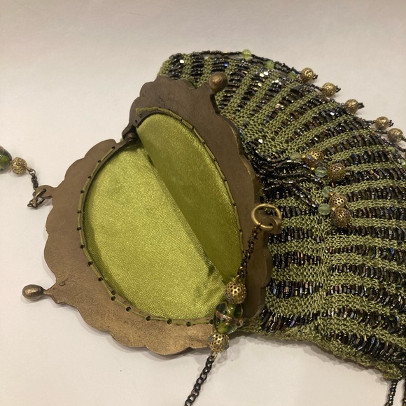 WAYNE KLESKI GREEN BEADED PURSE - Picture 12 of 13